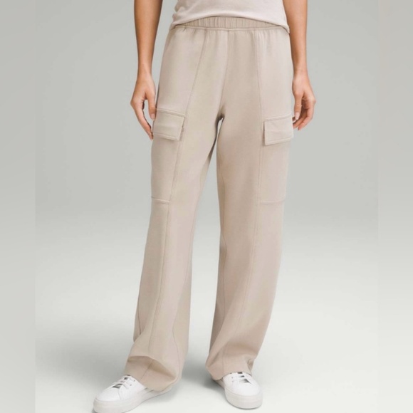 Lululemon NWOT Cotton-Blend Double-Knit Mid-Rise Cargo Pant Mojave Tan - Picture 1 of 11